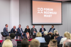 2018-volkswagen-forumrozwojumiast-1dzien-151