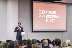 2018-volkswagen-forumrozwojumiast-1dzien-45